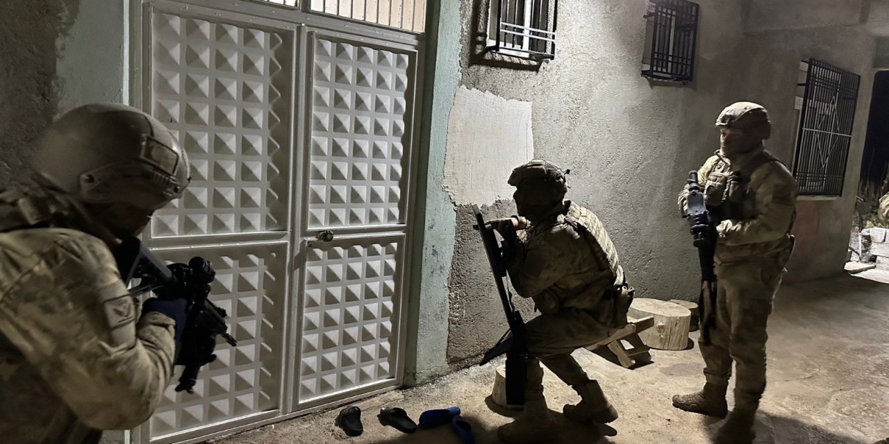 Şanlıurfa'da 13 ayrı adrese kaçak silah operasyonu... 24 gözaltı