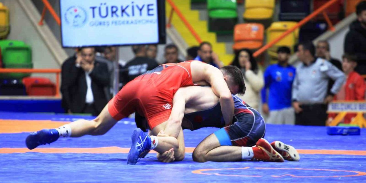 Konya’da Mahmut Demir Büyükler Serbest Güreş Türkiye Şampiyonası’nın resmi töreni yapıldı