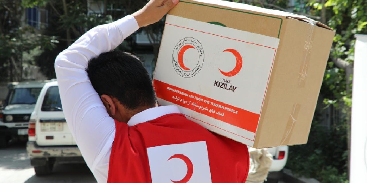 Türk Kızılay'dan'dan Somali'ye 2 bin gıda paketi