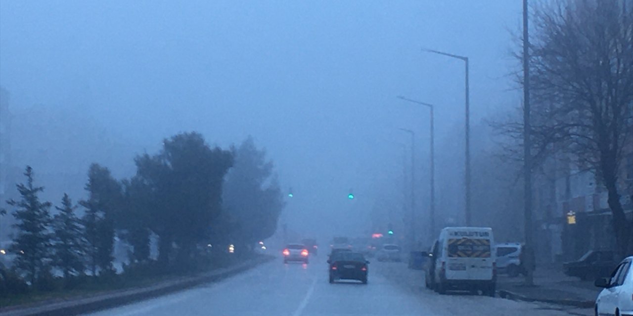 Konya-Ankara yolunda yoğun sis etkili oluyor