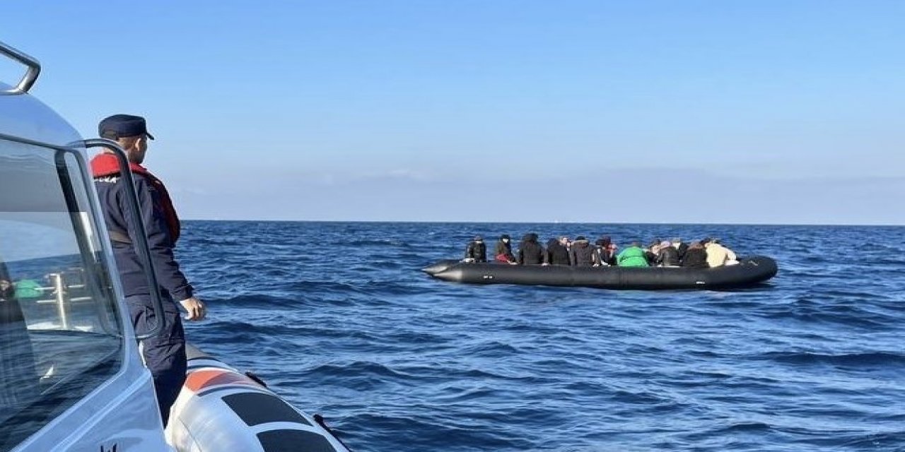 Yunan unsurlarının ölüme terk ettiği 32 kaçak göçmen kurtarıldı