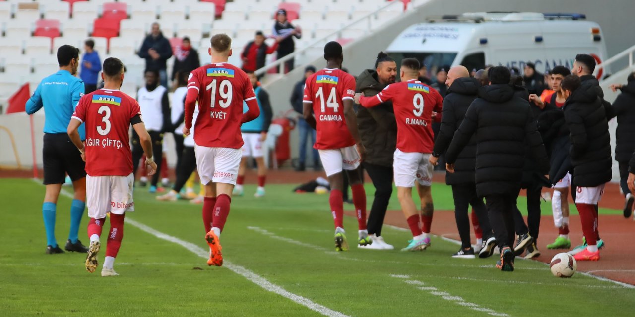 Sivasspor, İstanbulspor'u tek golle geçti