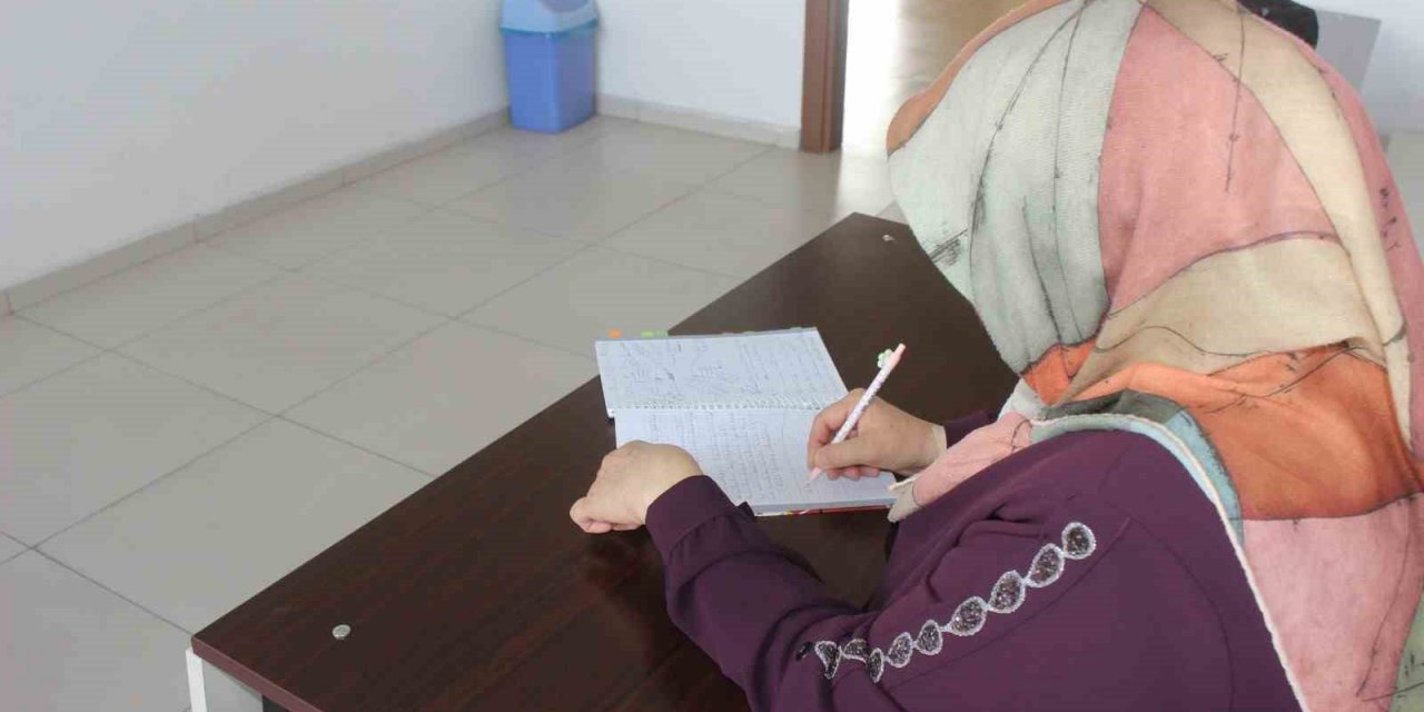 Konya'da 2 çocuk annesinin azmi... Hayaline 50 yaşında kavuştu