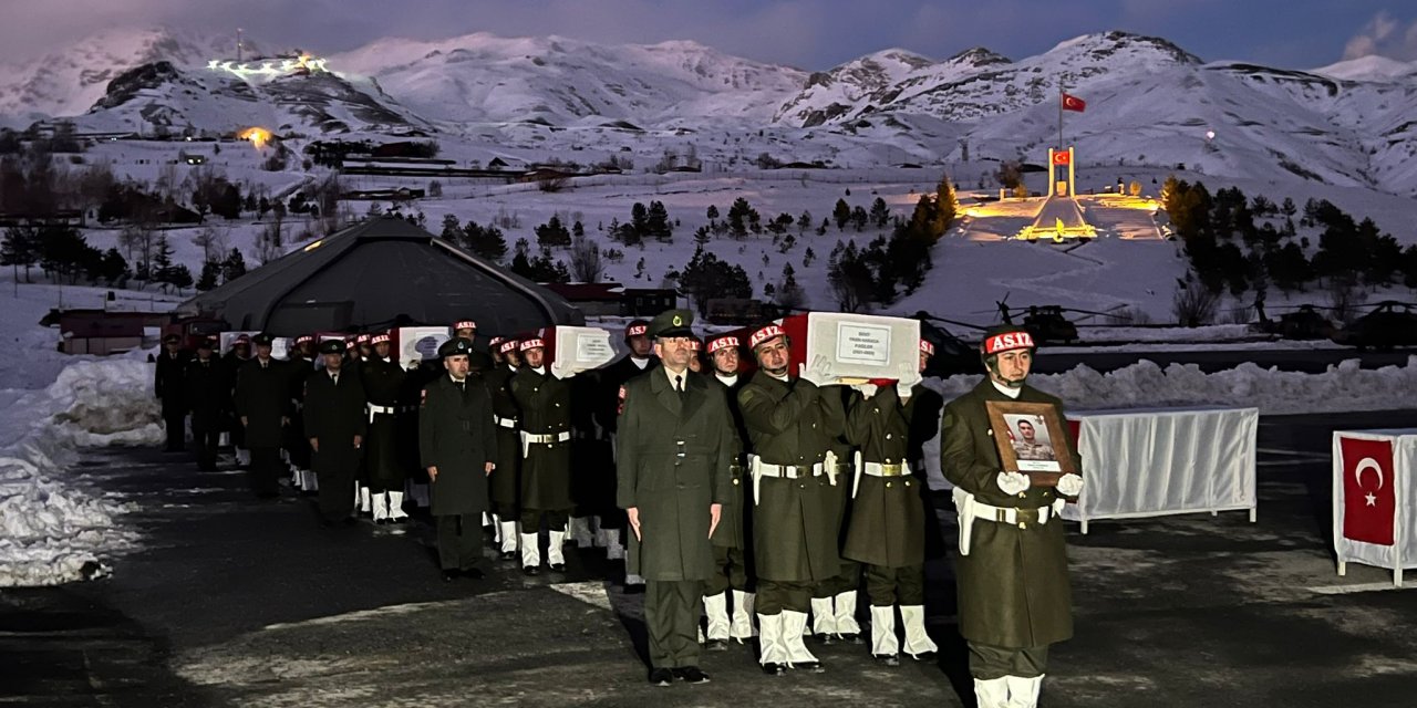 Pençe-Kilit şehitleri, Hakkari'deki törenin ardından memleketlerine uğurlandı