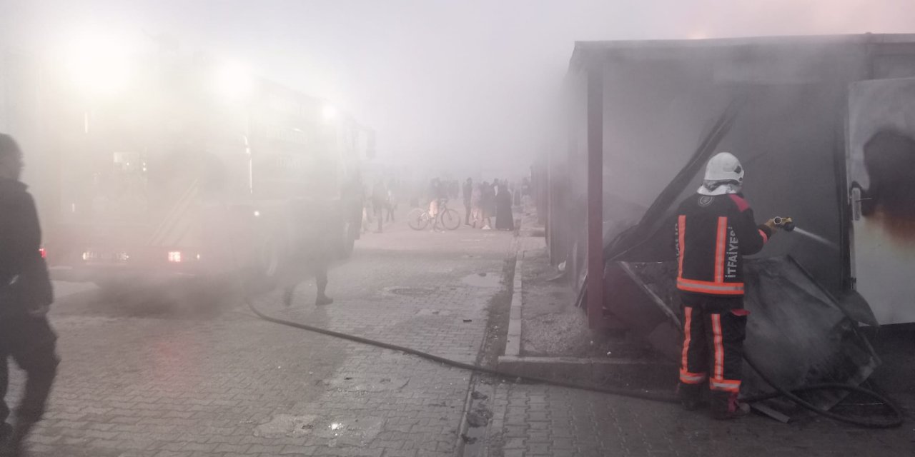 Malatya'da konteyner kentte yangın