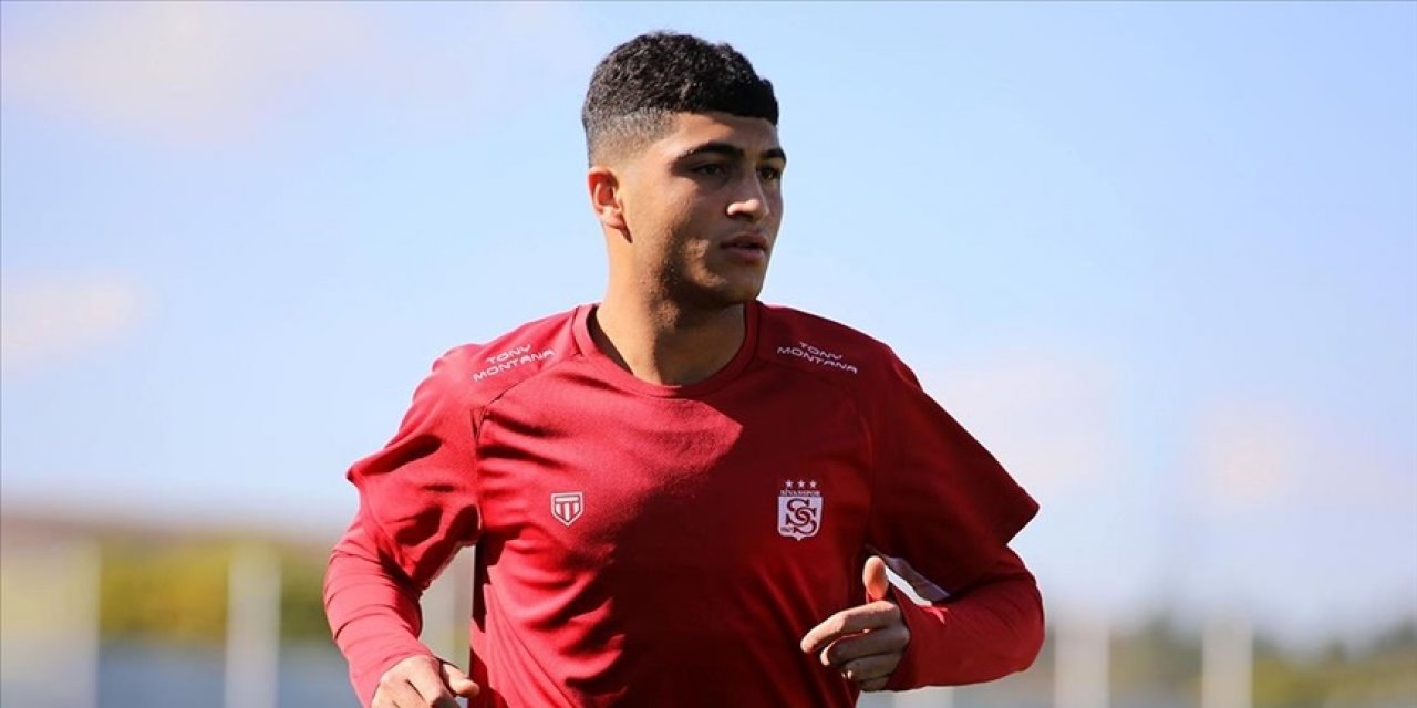 Sivasspor'un genç yeteneği Yunus Emre Konak, Premier Lig yolcusu
