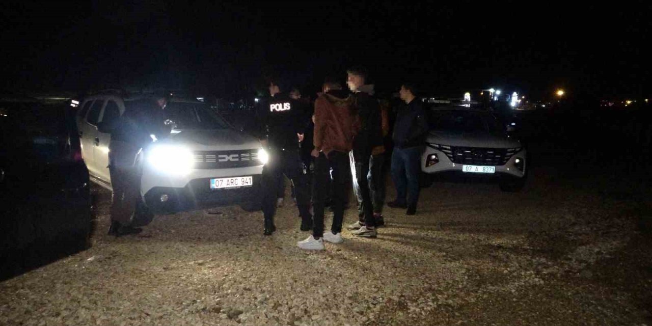 Korsan taksiciler polisin takibiyle yakalandı