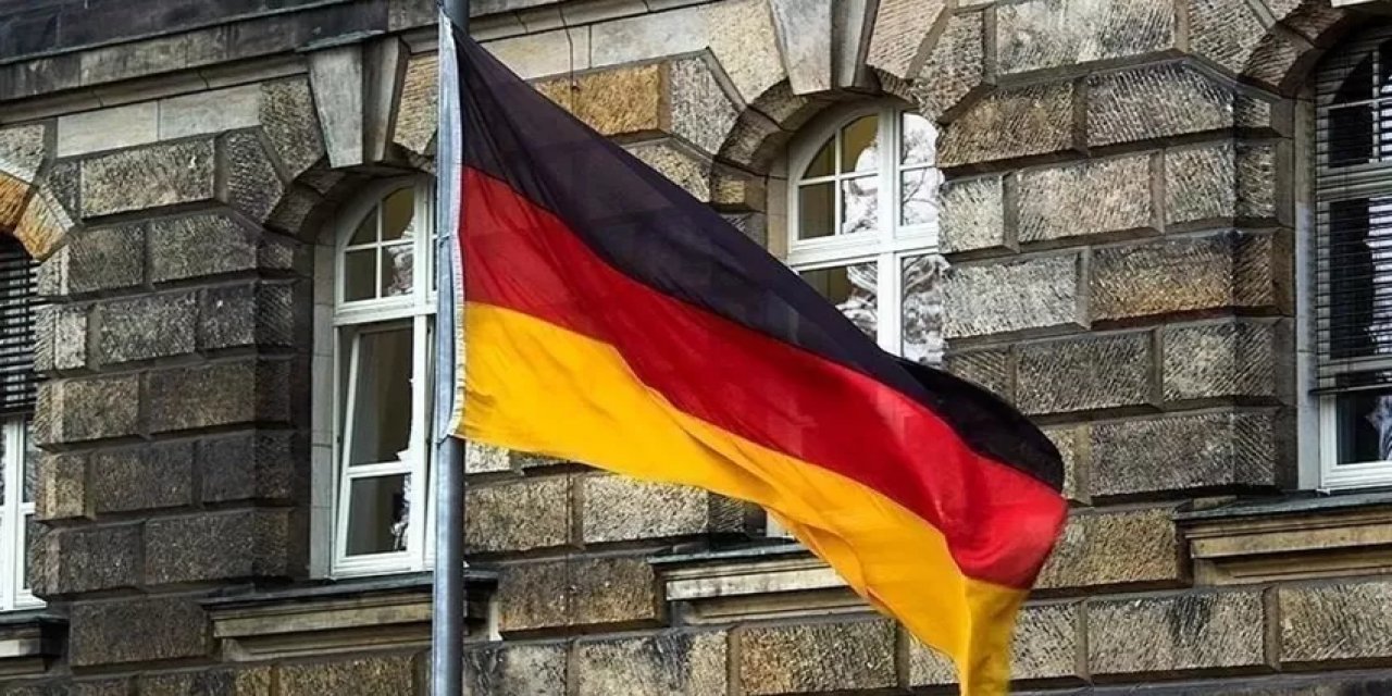 Almanya'da Öcalan kararı! Fotoğrafı ve paçavrası yasaklandı