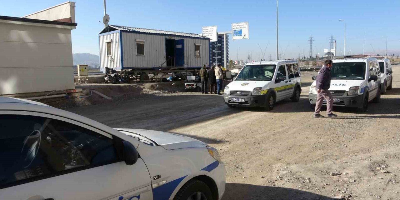 İnşaat bekçisi kulübede ölü bulundu