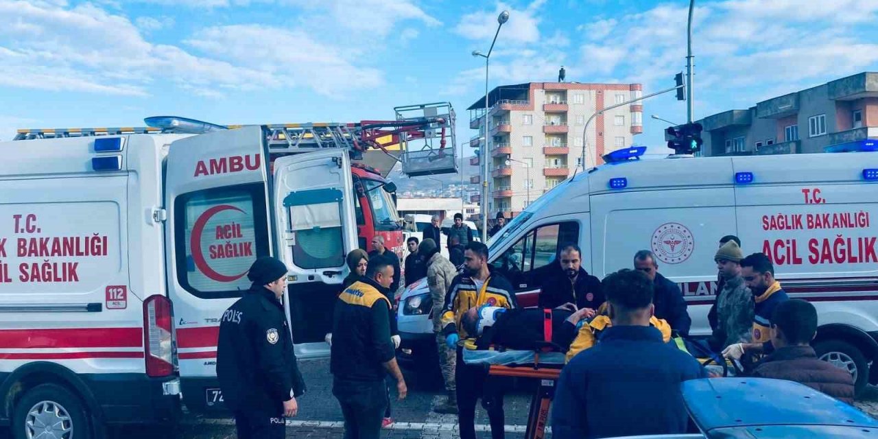 İki tır çapıştı: Sürücü ağır yaralandı