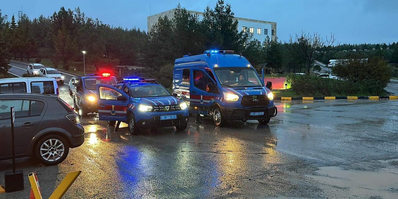 İzmir merkezli 12 ilde  DEAŞ operasyonu: 15 gözaltı