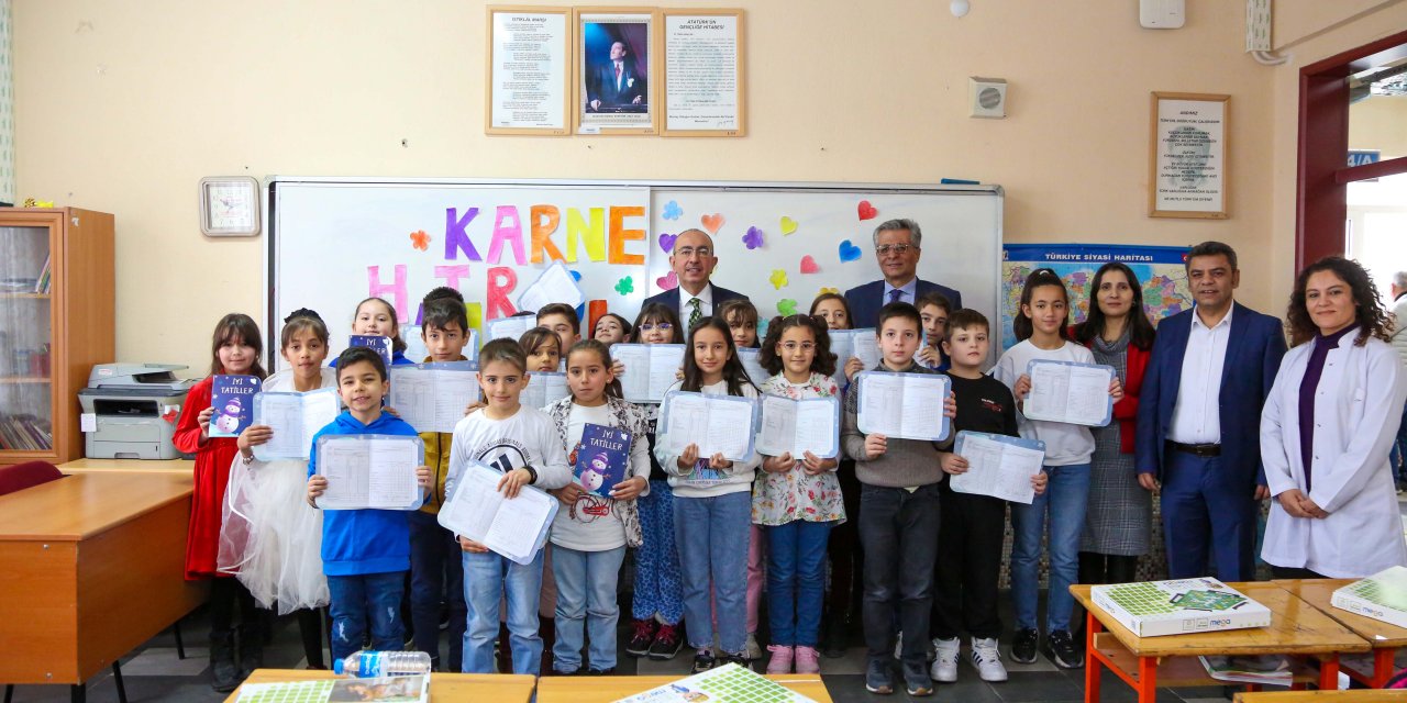 Başkan Mustafa Kavuş, öğrencilerin karne heyecanına ortak oldu