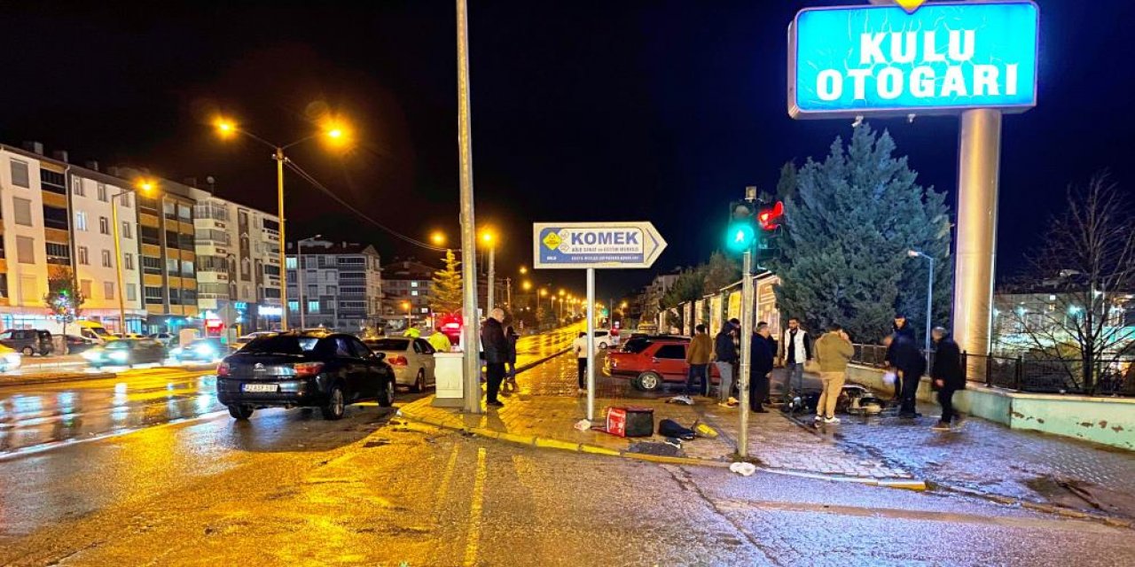 Konya’da otomobil otogar kavşağında motosiklete çarptı