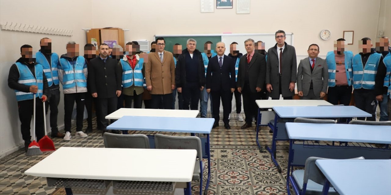 Konya'da hükümlüler okullarda bakım ve temizlik yapıyor