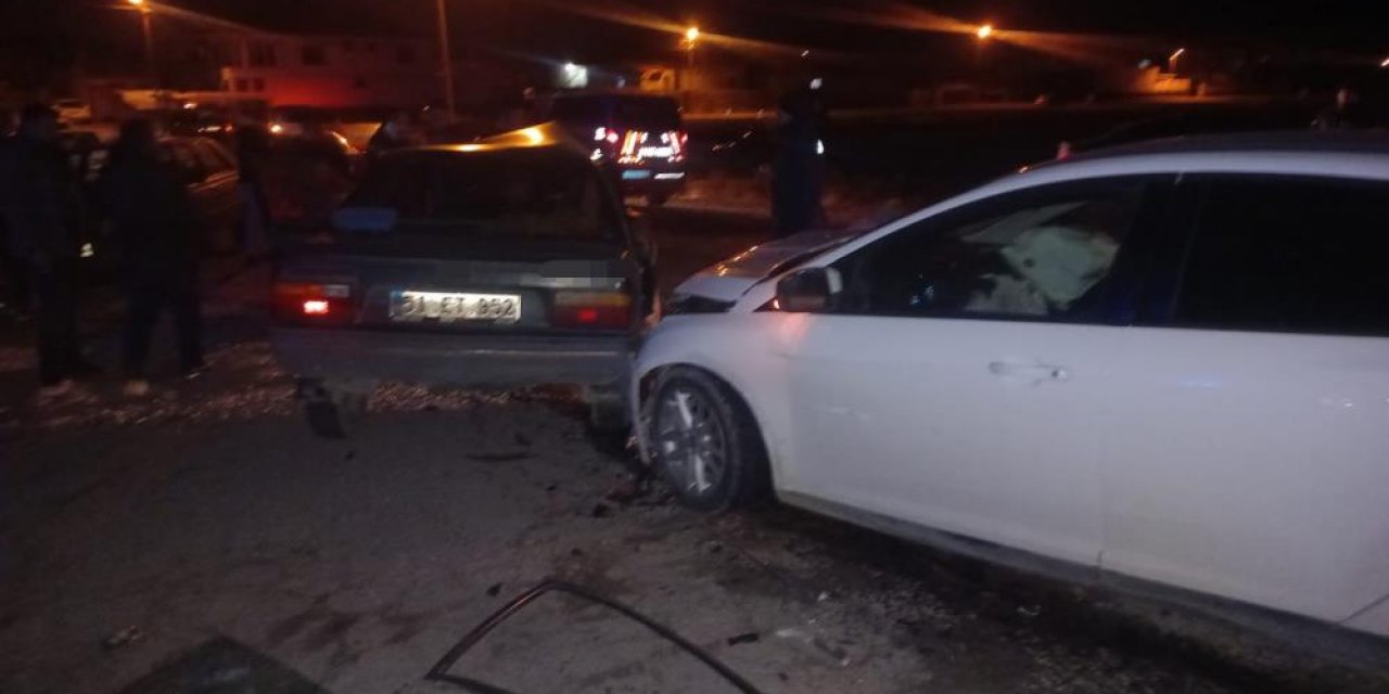 Konya’da otomobiller çarpıştı: 2 yaralı