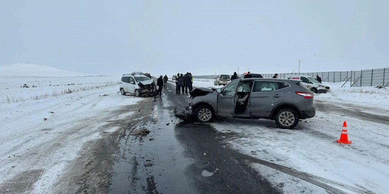 Buzlanma kazaya yol açtı! Çok sayıda kişi yaralandı