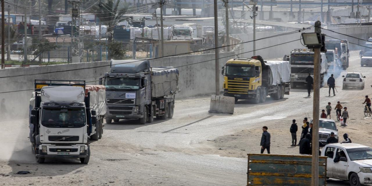 İsrailliler, insani yardımların Gazze'ye girişine engel olmaya çalışıyor
