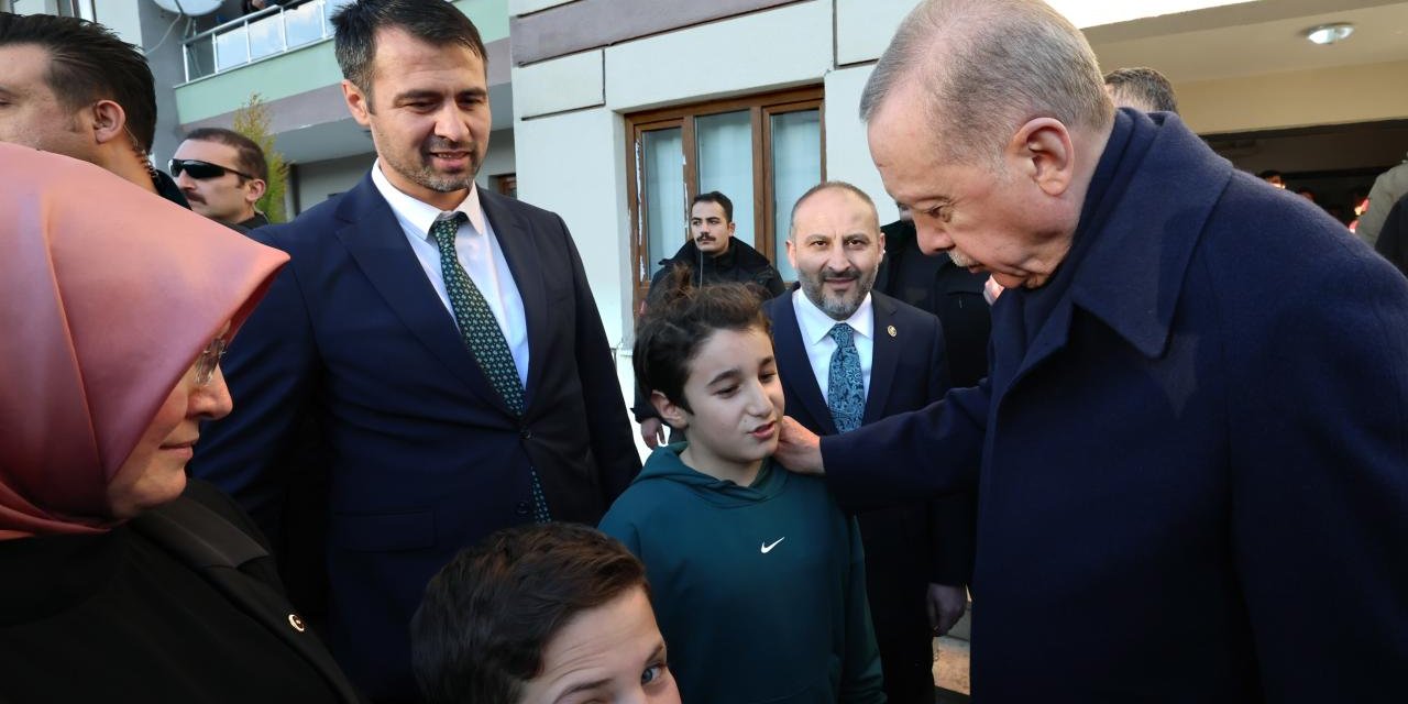 Erdoğan, Kahramanmaraş'ta depremzede aileyle bir araya geldi