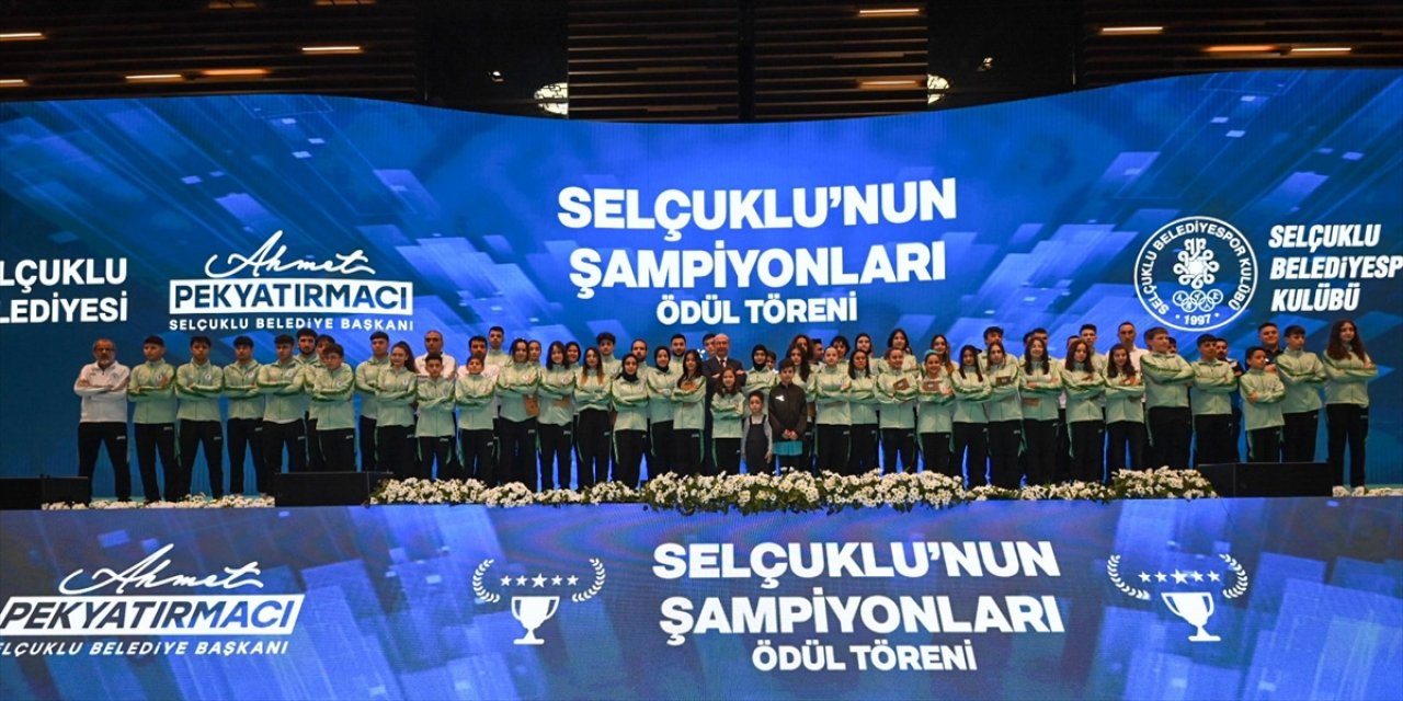 Konya'da başarılı sporcular ödüllendirildi