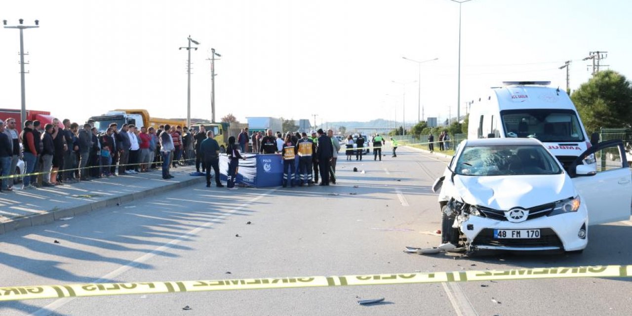 Otomobil motosikletle çarpıştı: 2 ölü, 1 yaralı