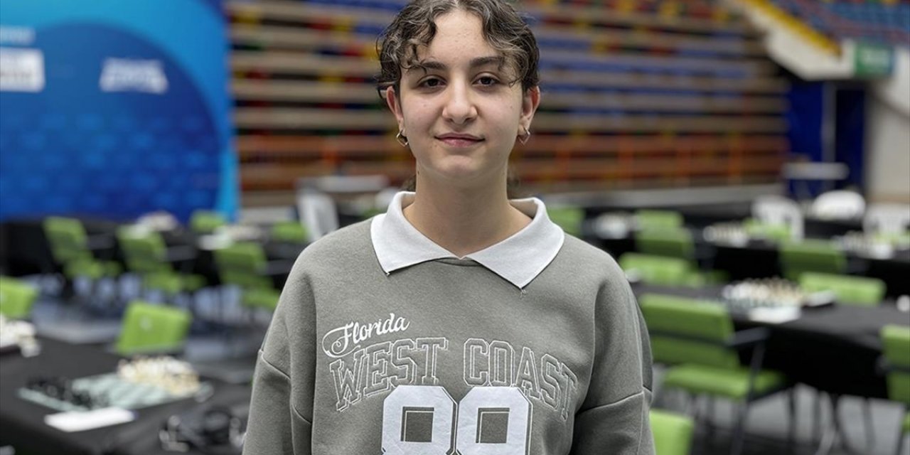 Konya'da satranç antrenörü babanın Türkiye şampiyonu kızı!