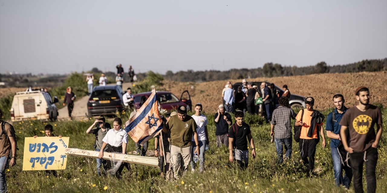 İsrailli aşırı sağcı gruplar "yerleşim birimleri kurulması" talebiyle Gazze'ye yürüdü