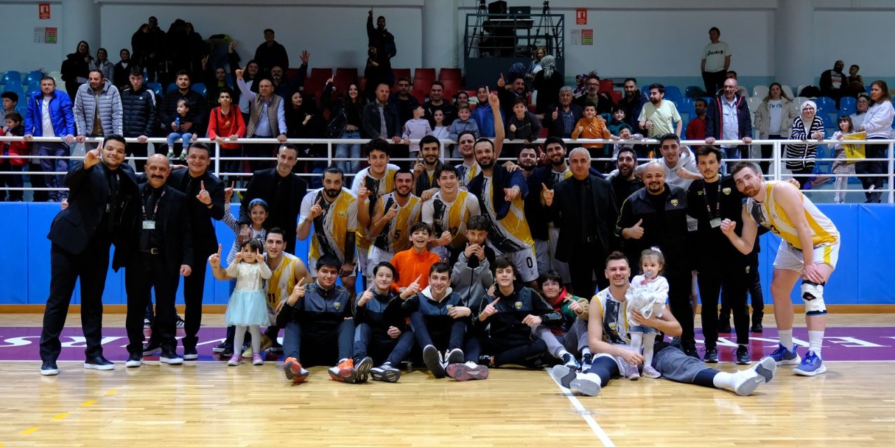 Basketbol liglerinin tek namağlup takımı Konya'dan