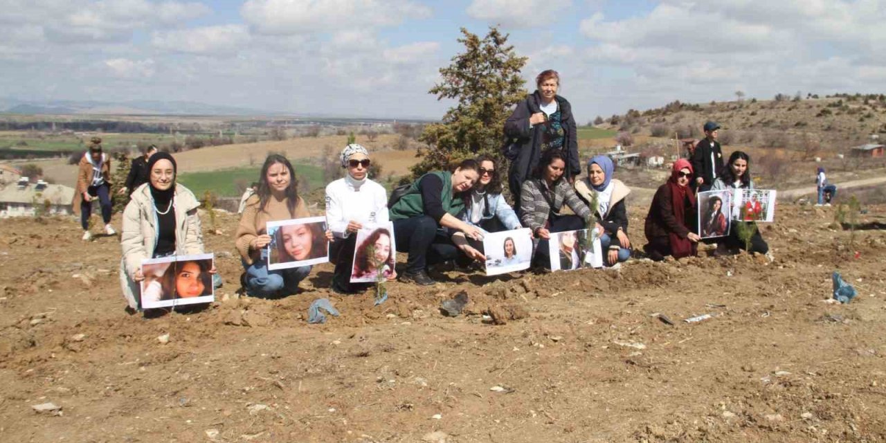 Konya’da cinayete kurban giden kadınlar fidan dikilerek anıldı