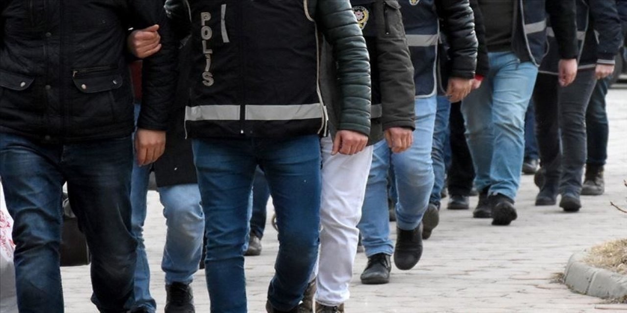 İzmir merkezli FETÖ operasyonunda 14 şüpheli yakalandı