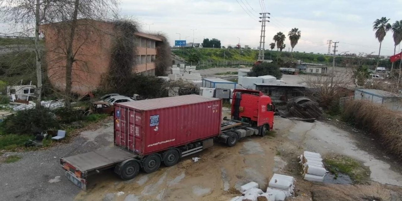 TIR'daki konteynerde, eşyalara gizlenmiş 557 bin hap ele geçirildi