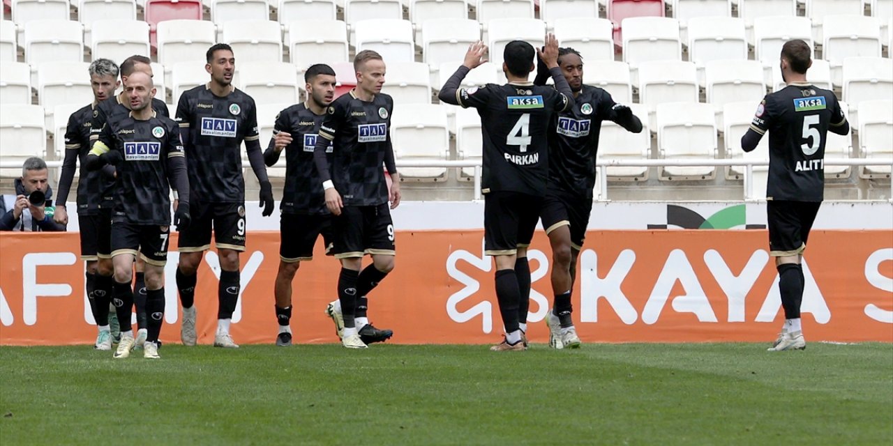 Alanyaspor, Sivasspor'un serisine son verdi
