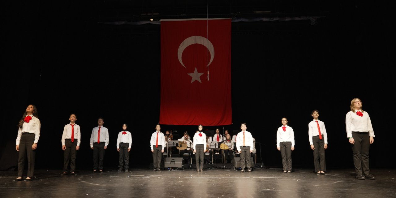 Konya'da öğrencilerin Çanakkale konulu tiyatro oyunu büyük beğeni aldı
