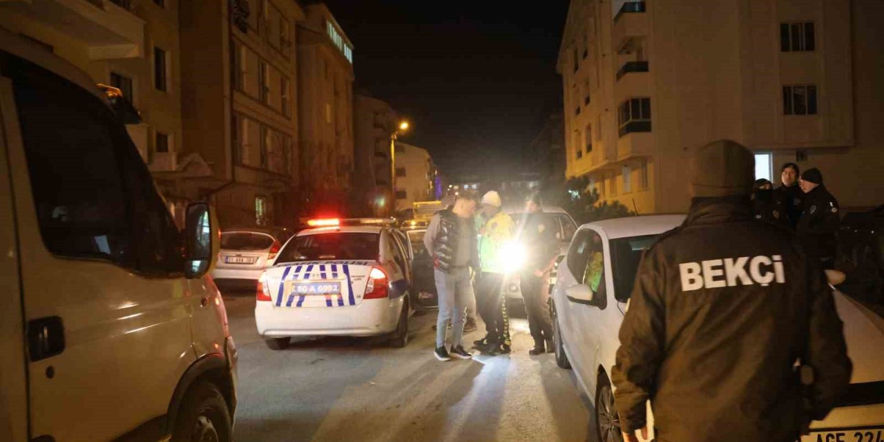 "Dur" ihtarına uymayan alkollü sürücü, polise çarparak kaçtı