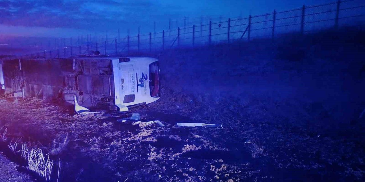Kırşehir’de yolcu otobüsü yan yattı: 15 yaralı