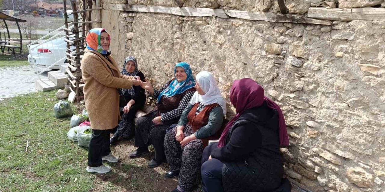 Konya'nın ilçesinde vatandaşlara tarlada, sokakta ücretsiz sağlık hizmeti