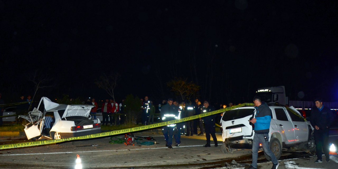 Antalya'da 3 aracın karıştığı kazada 3 kişi öldü