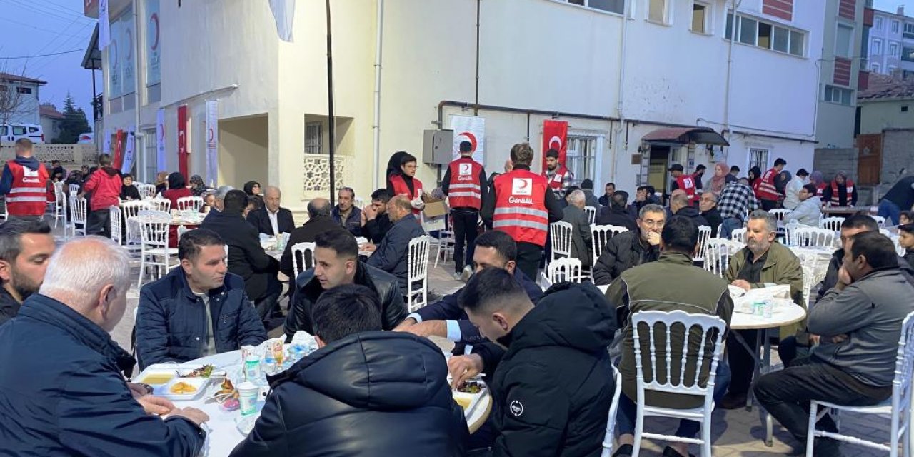 Konya Kulu'da Kızılay'dan 150 kişiye iftar yemeği