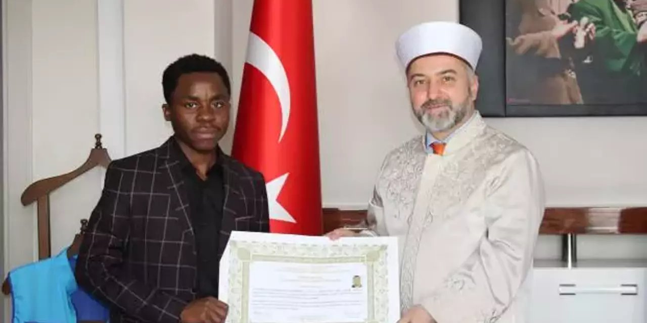 Angolalı öğrenci Müslüman oldu