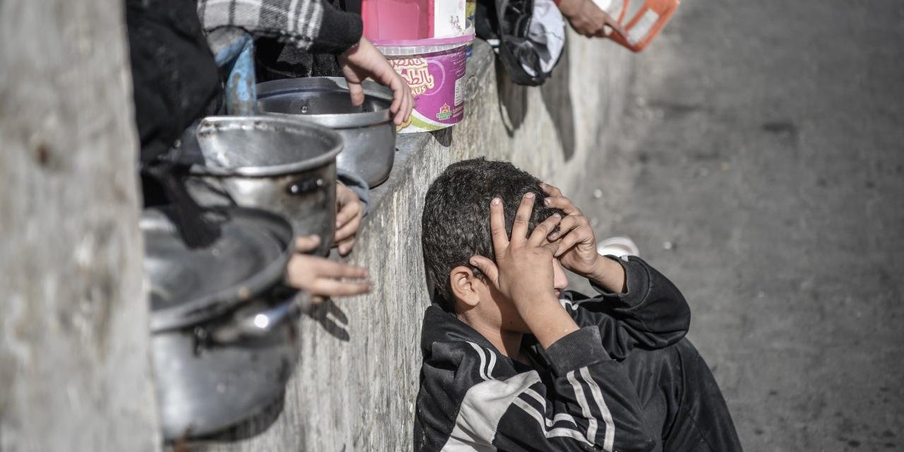 DSÖ: Gazze'de 27 çocuk yetersiz beslenmeden öldü