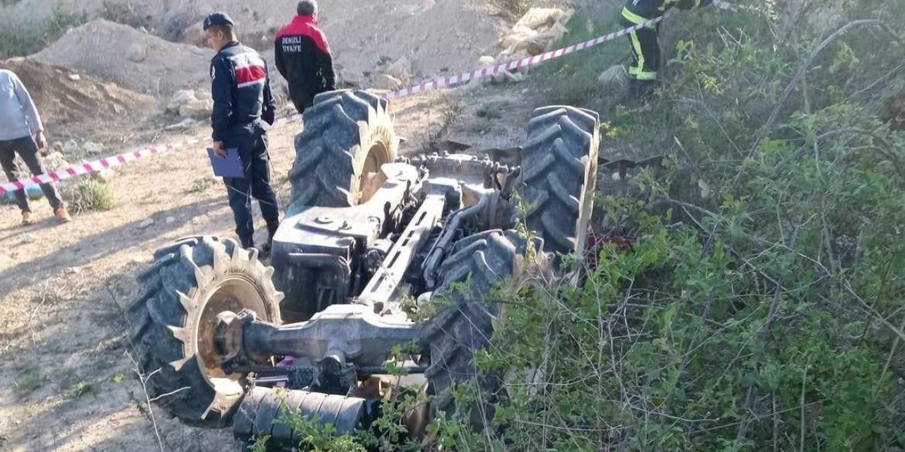 Denizli'de  devrilen traktörün sürücüsü olay yerinde yaşamını yitirdi