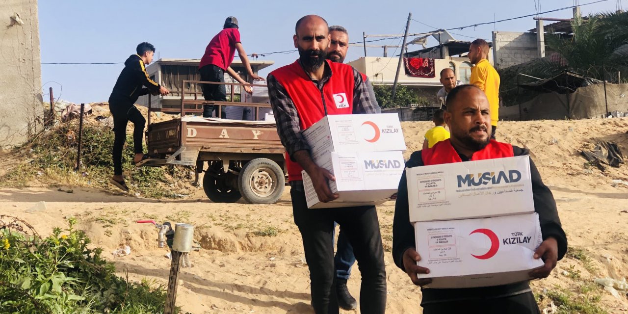 MÜSİAD ve Kızılay işbirliği ile yolcu edilen yardım gemisi Gazze'ye ulaştı