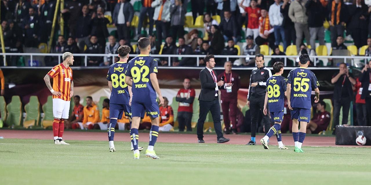 Fenerbahçe sahadan çekildi, Süper Kupa maçı yarım kaldı