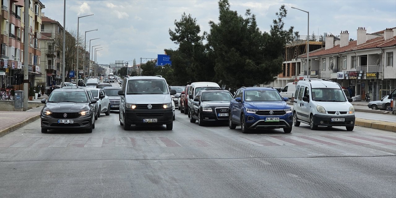 Dönüş başladı! Konya-Ankara kara yolunda trafik yoğunluğu