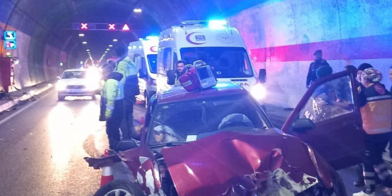 Zigana Tüneli’nde duvara çarpan otomobilin sürücüsü hayatını kaybetti