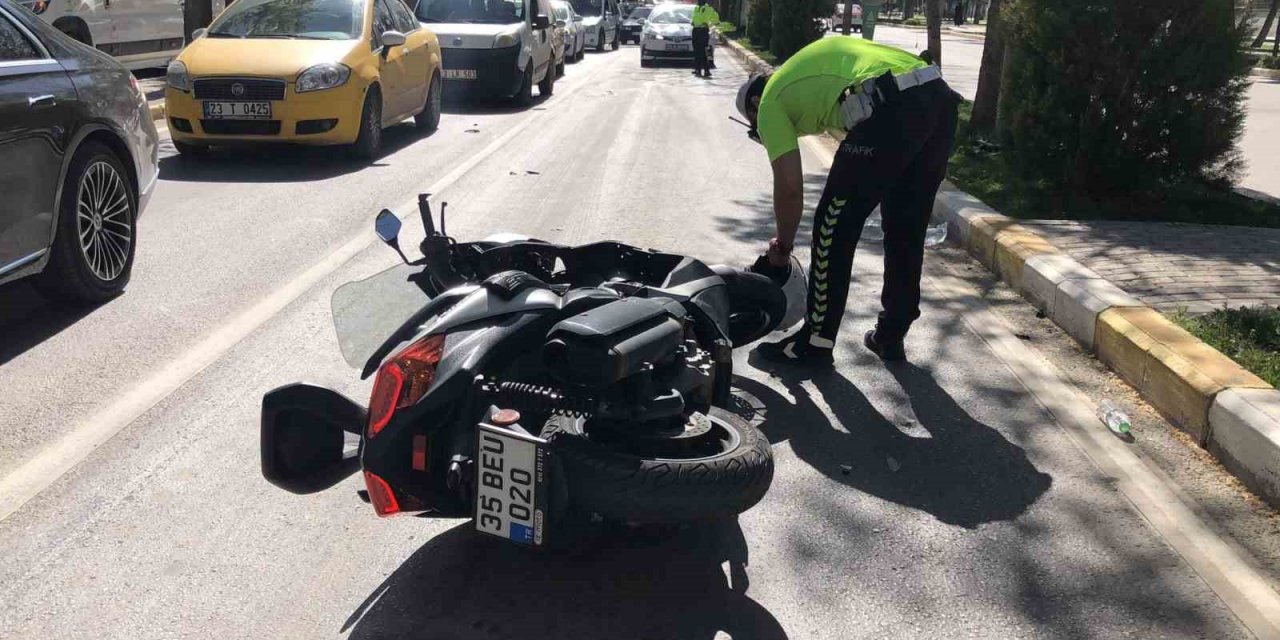 Motosiklet devrildi: 2 yaralı