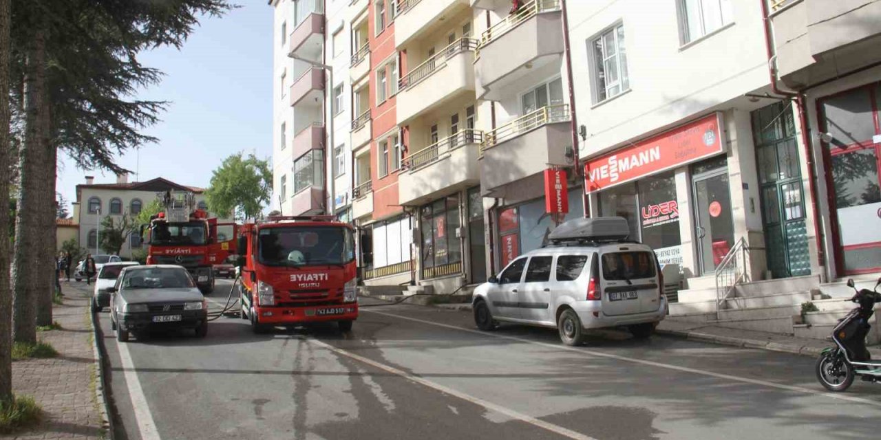 Konya'da 5 katlı apartmanda yangın!