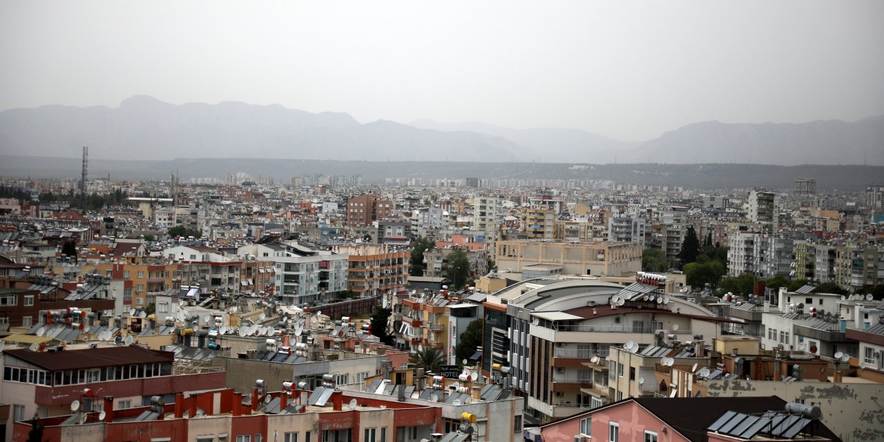 Antalya'yı toz tabakası kapladı, Beydağları görünmez hale geldi