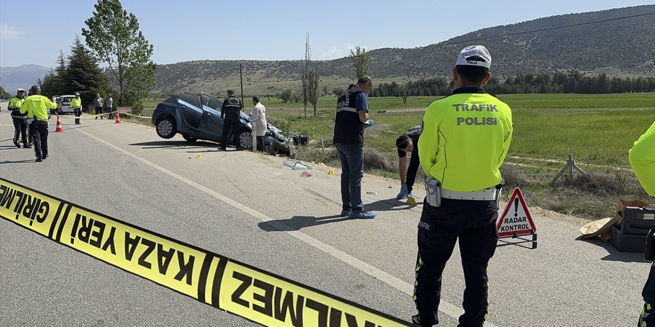 Isparta’da feci kaza: 1 polis şehit oldu, 4 asker yaralandı
