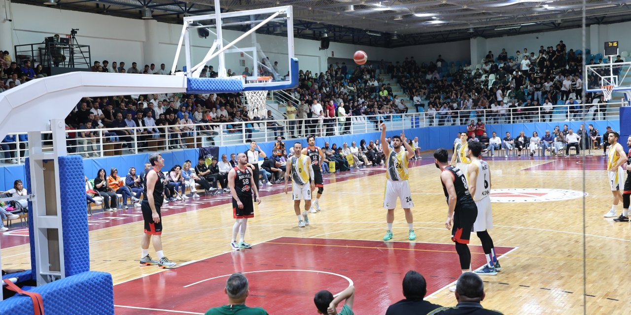 Konya Büyükşehir Belediyespor Basketbol takımı adım adım finale yürüyor