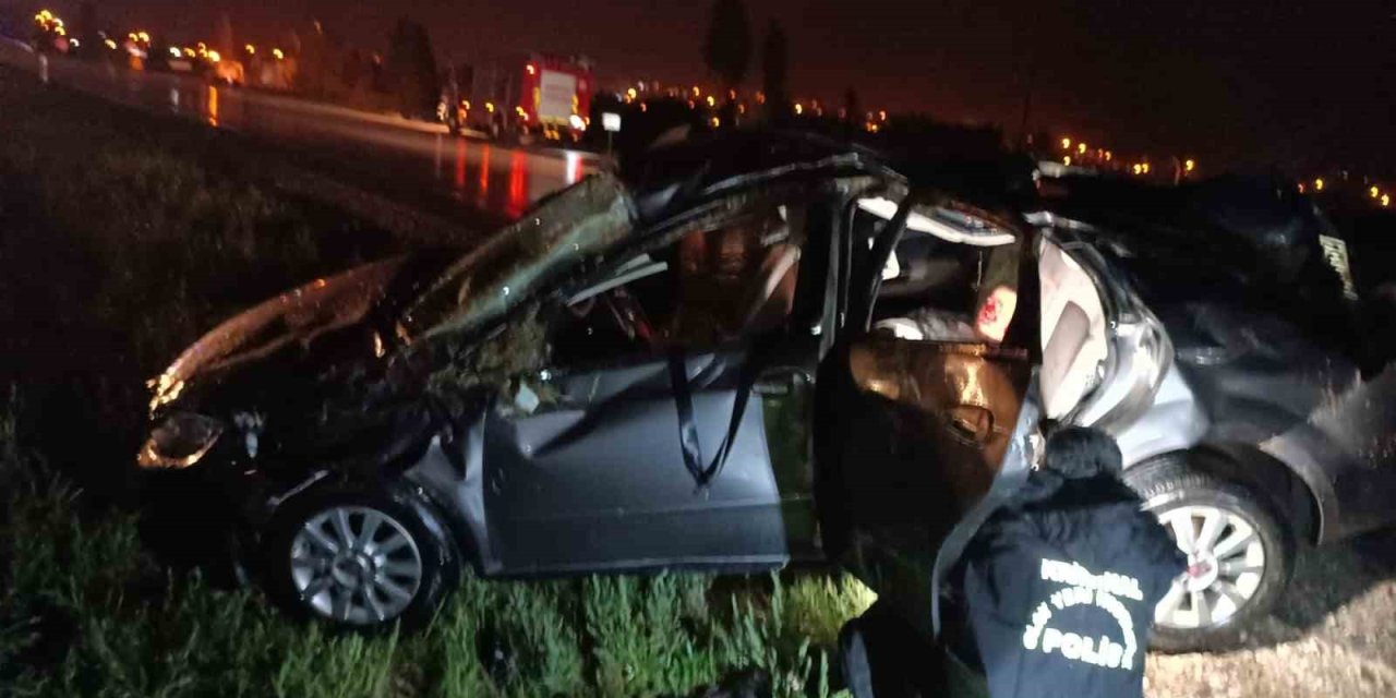 Yağış nedeniyle kontrolden çıkan araç bariyere çarptı: 1 ölü, 5 yaralı